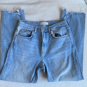 Cropped ZARA cut off jeans